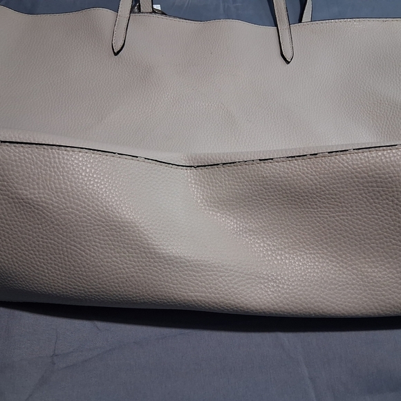 Victoria's Secret White Tote with Metallic Accents - Picture 5 of 8
